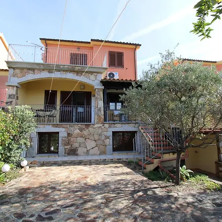 Holiday home Bellavista Tanaunella